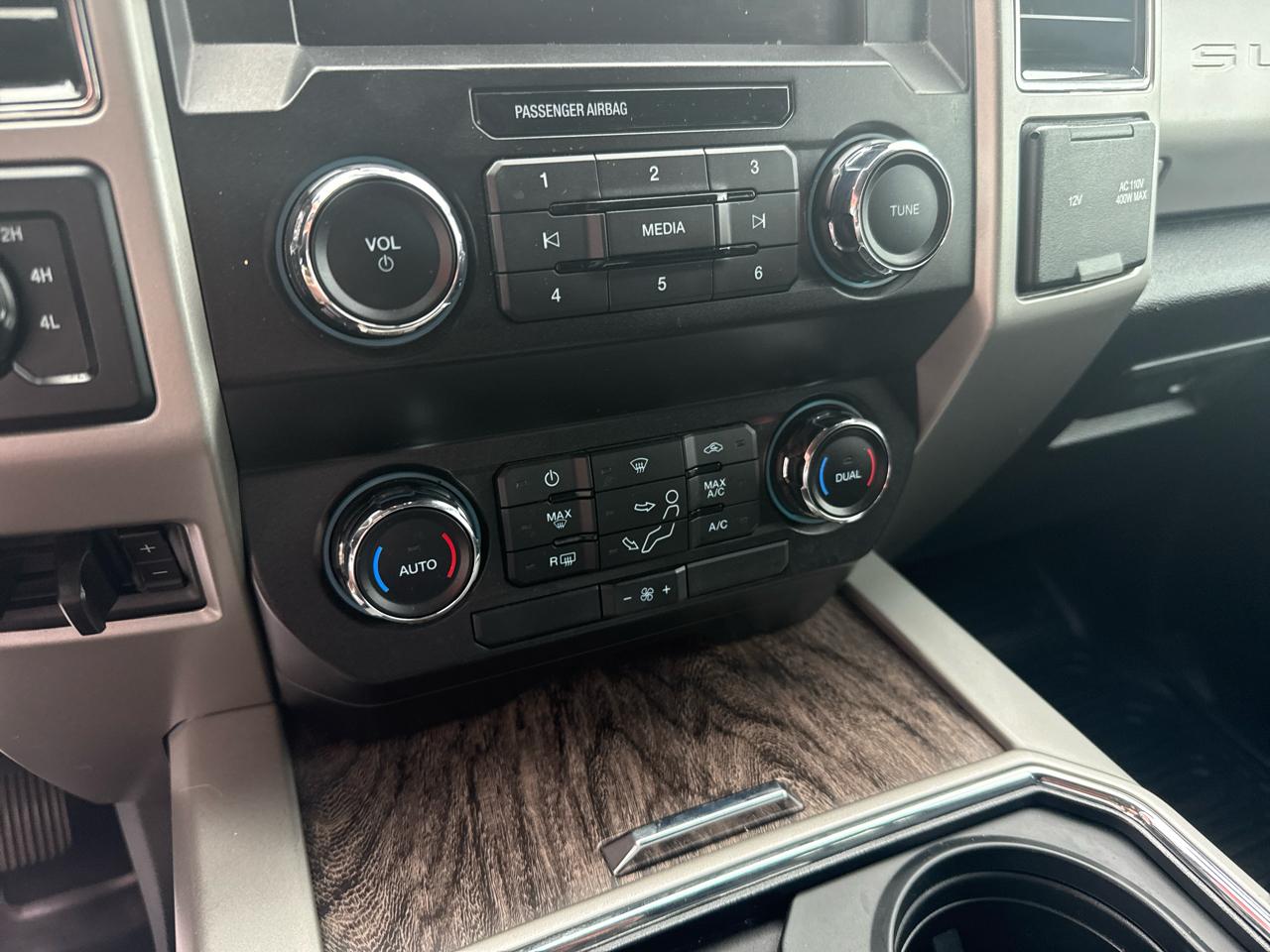Ford Super Duty F-350 SRW Lariat 4WD Crew Cab 6.75' Box 2019