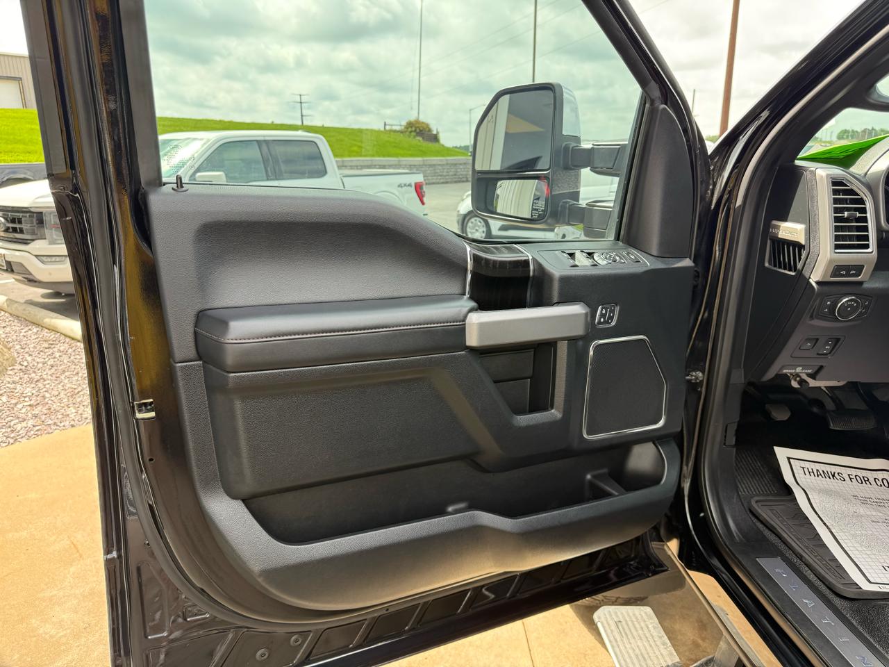 Ford Super Duty F-350 SRW King Ranch 4WD Crew Cab 8' Box 2018