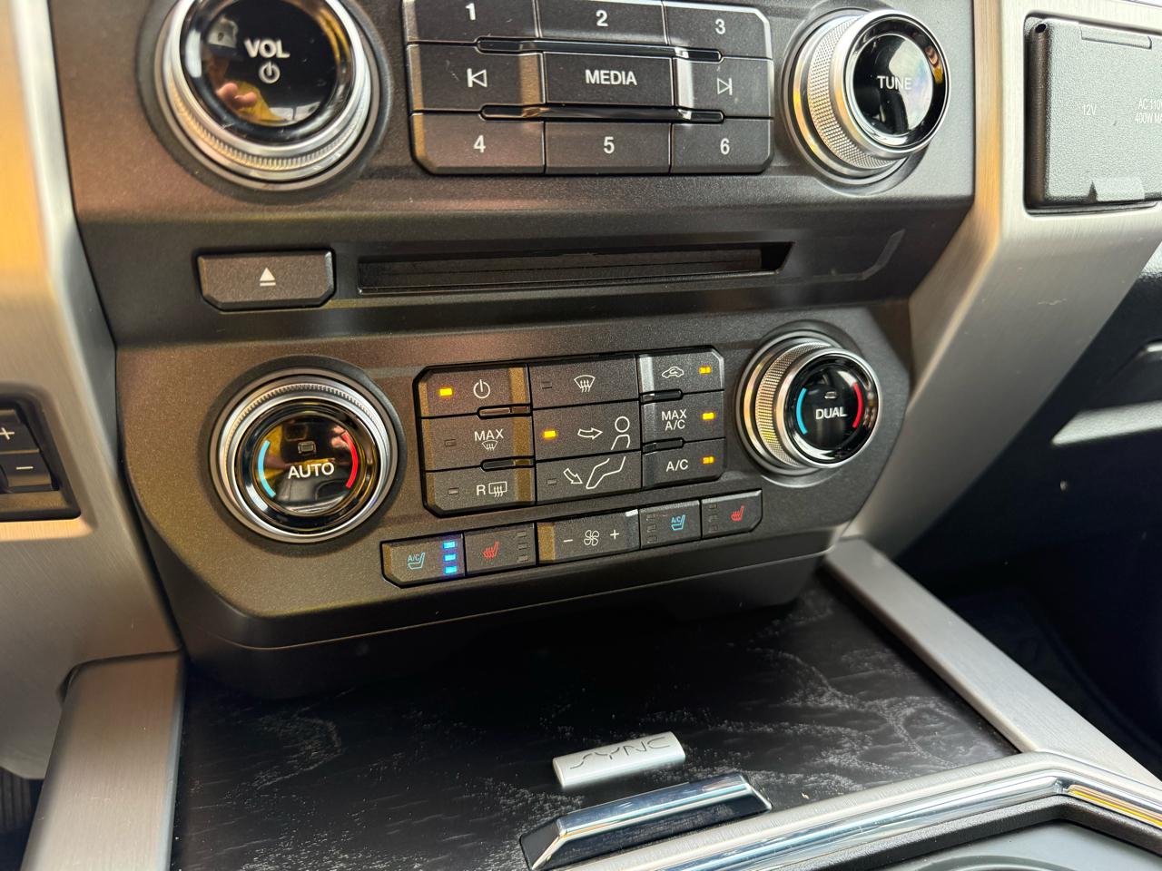Ford Super Duty F-350 SRW King Ranch 4WD Crew Cab 8' Box 2018