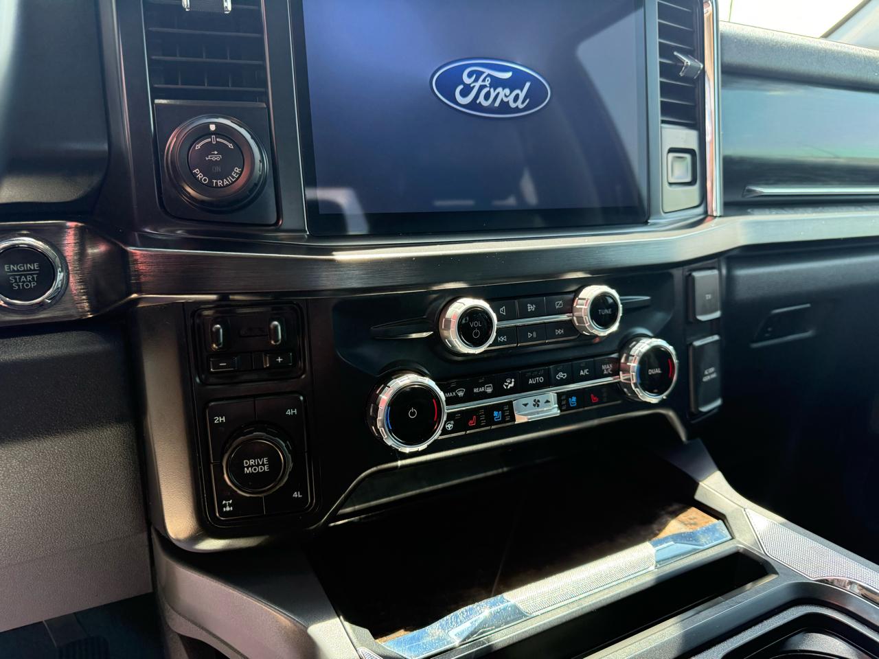 Ford Super Duty F-250 SRW Lariat 4WD Crew Cab 6.75' Box 2024