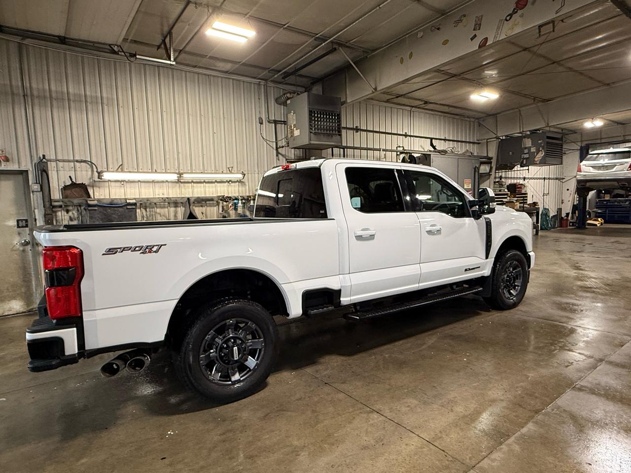 Ford Super Duty F-250 SRW Lariat 4WD Crew Cab 6.75' Box 2023