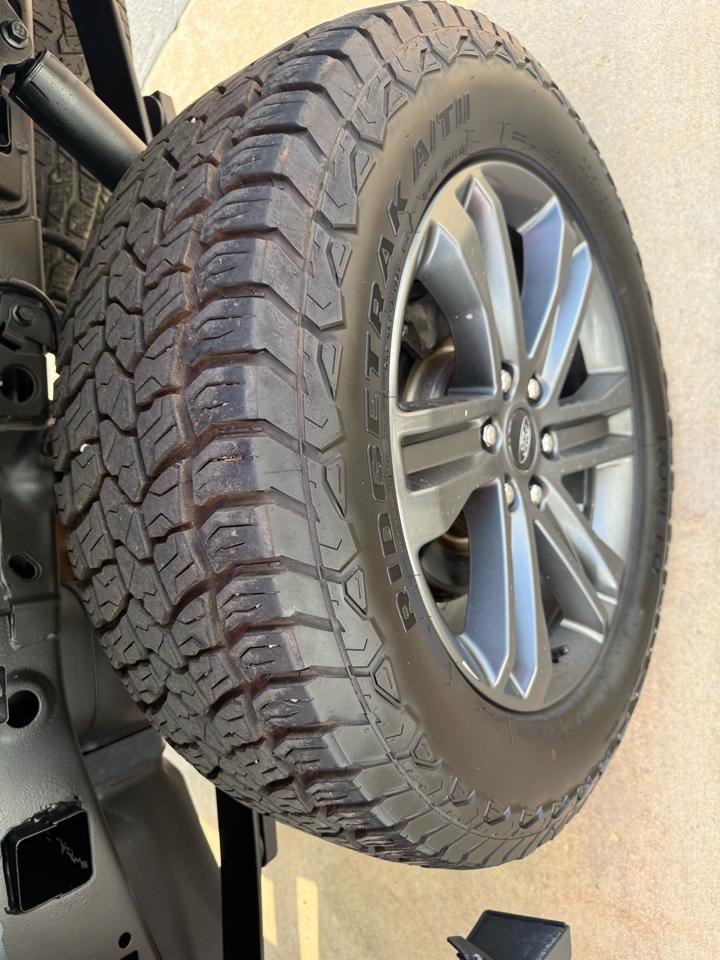 Ford F-150 Lariat SuperCrew Short Bed 4WD 2023