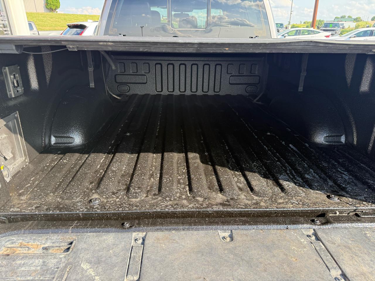 Ford F-150 Lariat SuperCrew Short Bed 4WD 2023