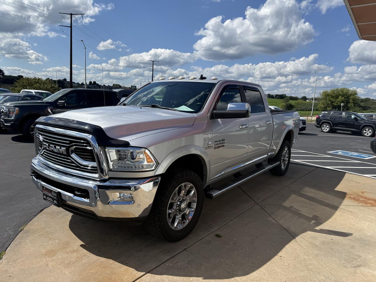 RAM 3500 Limited 4x4 Crew Cab 6'4" Box 2018