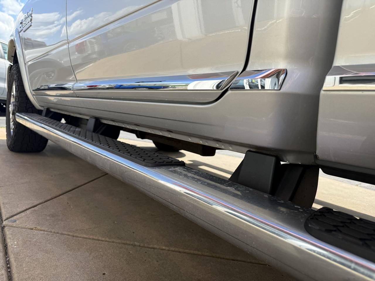 RAM 3500 Limited 4x4 Crew Cab 6'4" Box 2018
