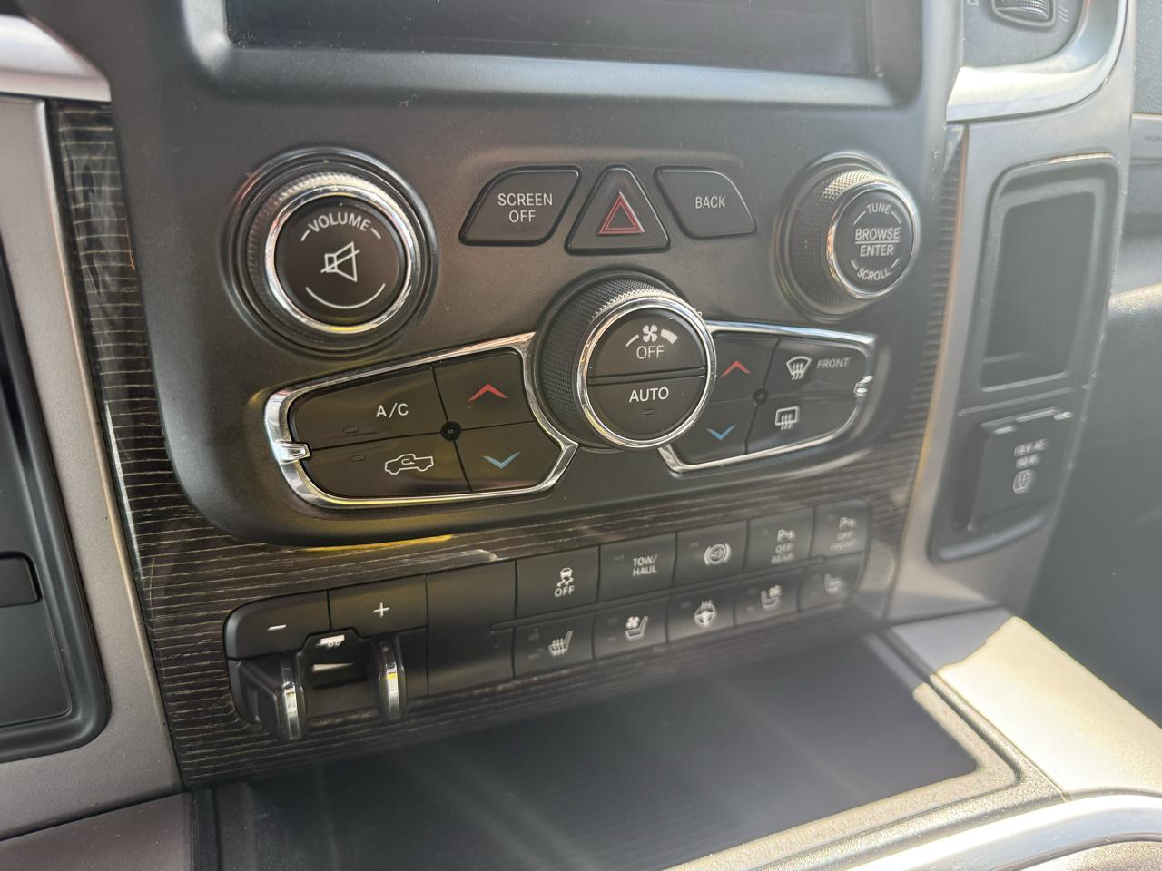 RAM 3500 Limited 4x4 Crew Cab 6'4" Box 2018