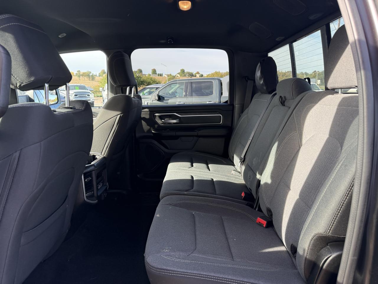 RAM 1500 Big Horn 4x4 Crew Cab 5'7" Box 2022