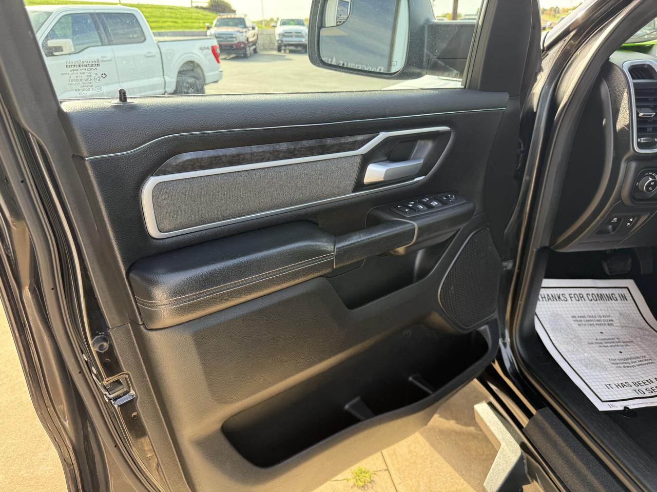 RAM 1500 Big Horn 4x4 Crew Cab 5'7" Box 2022