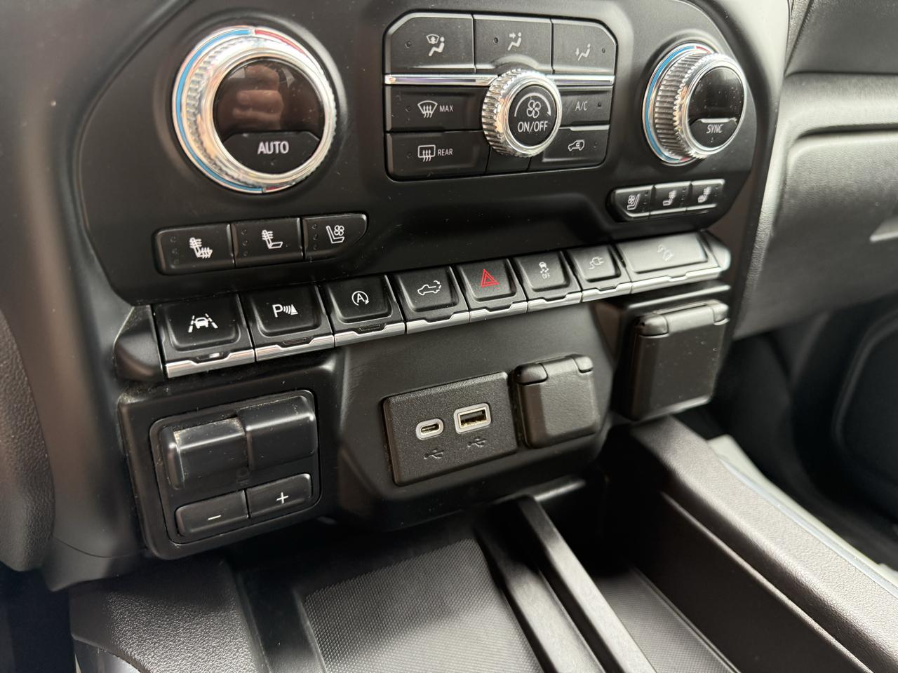 GMC Sierra 1500 4WD Crew Cab 147" AT4 2020