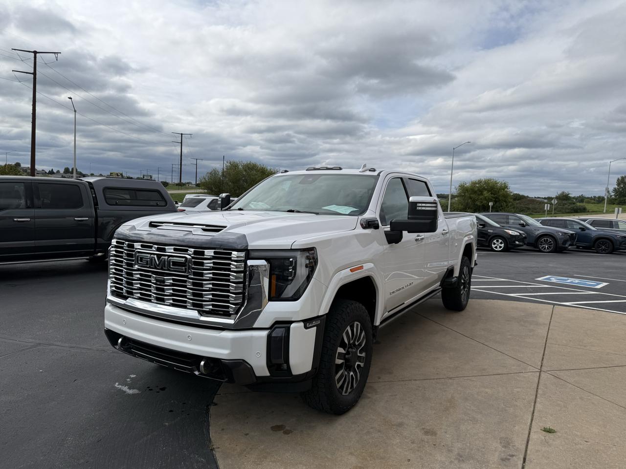 GMC Sierra 2500HD 4WD Crew Cab 159" Denali Ultimate 2024
