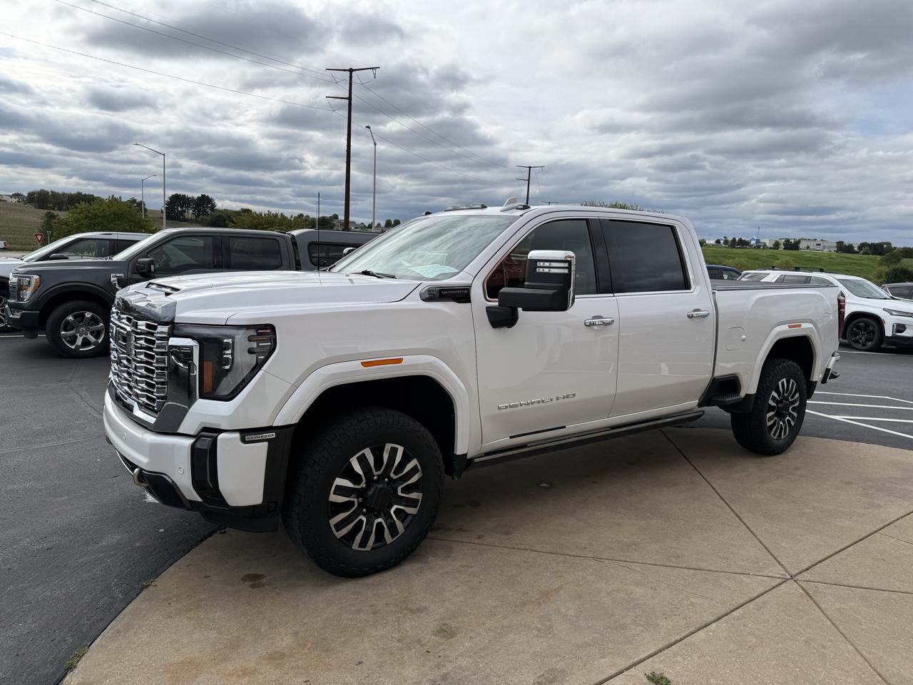 GMC Sierra 2500HD 4WD Crew Cab 159" Denali Ultimate 2024