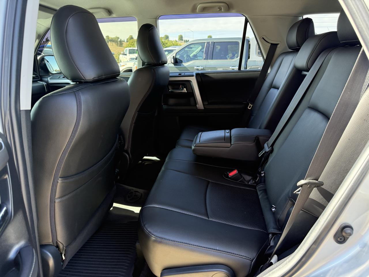 Toyota 4Runner SR5 4WD (Natl) 2021