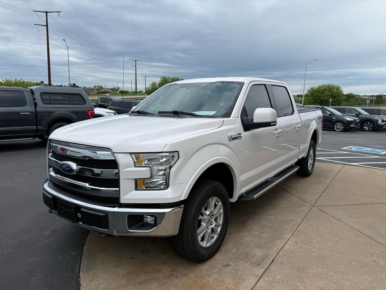 Ford F-150 4WD SuperCrew 145" Lariat 2015