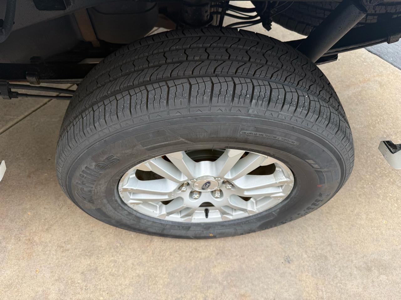 Ford F-150 4WD SuperCrew 145" Lariat 2015