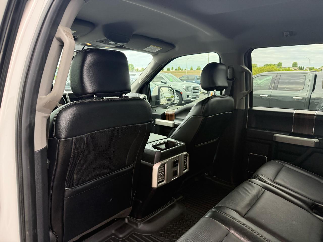 Ford F-150 4WD SuperCrew 145" Lariat 2015