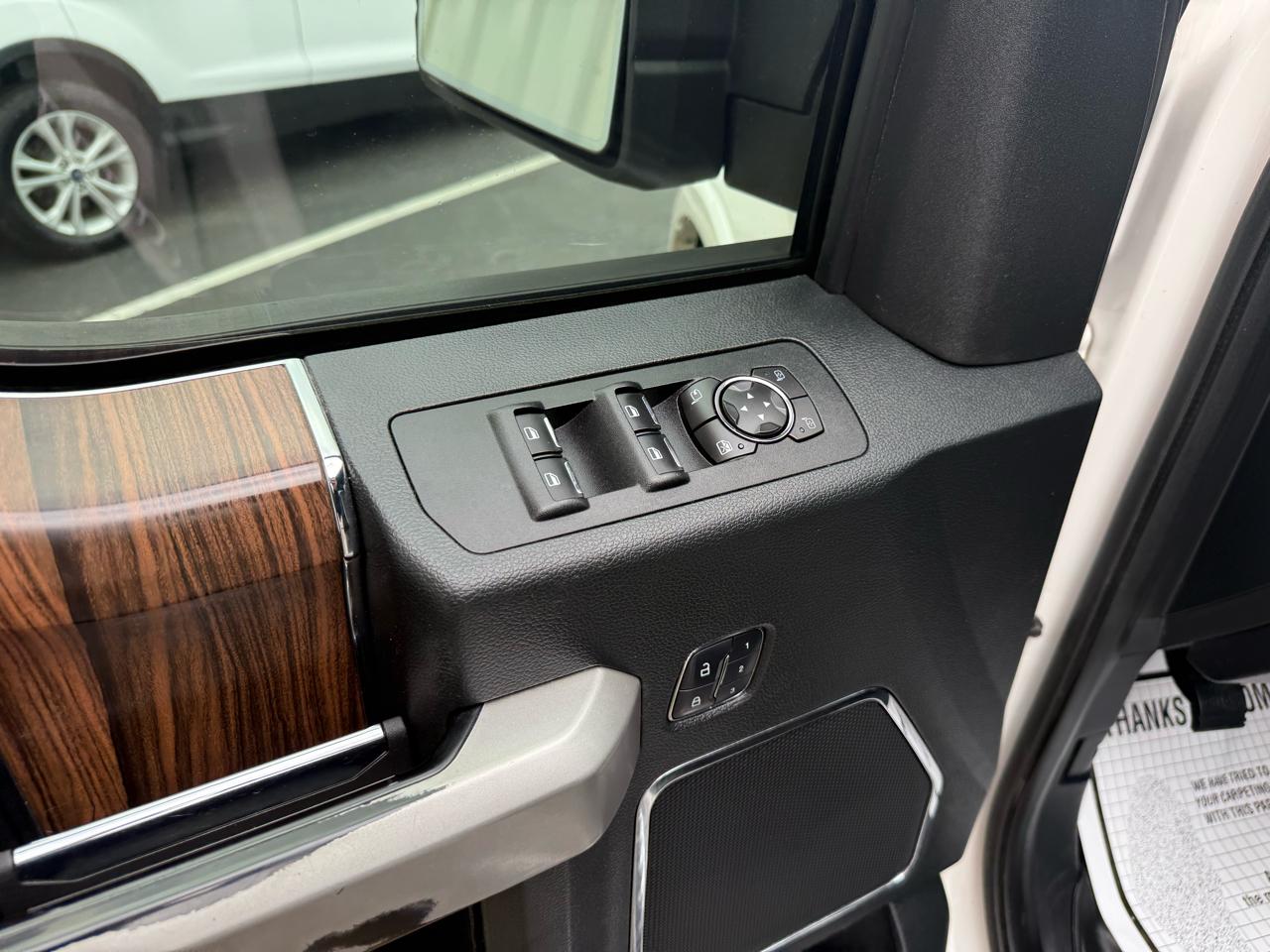 Ford F-150 4WD SuperCrew 145" Lariat 2015