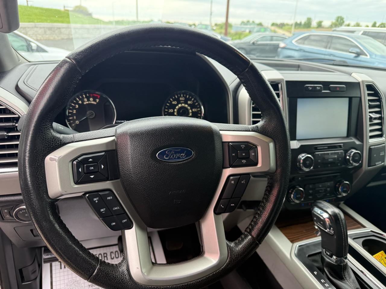 Ford F-150 4WD SuperCrew 145" Lariat 2015