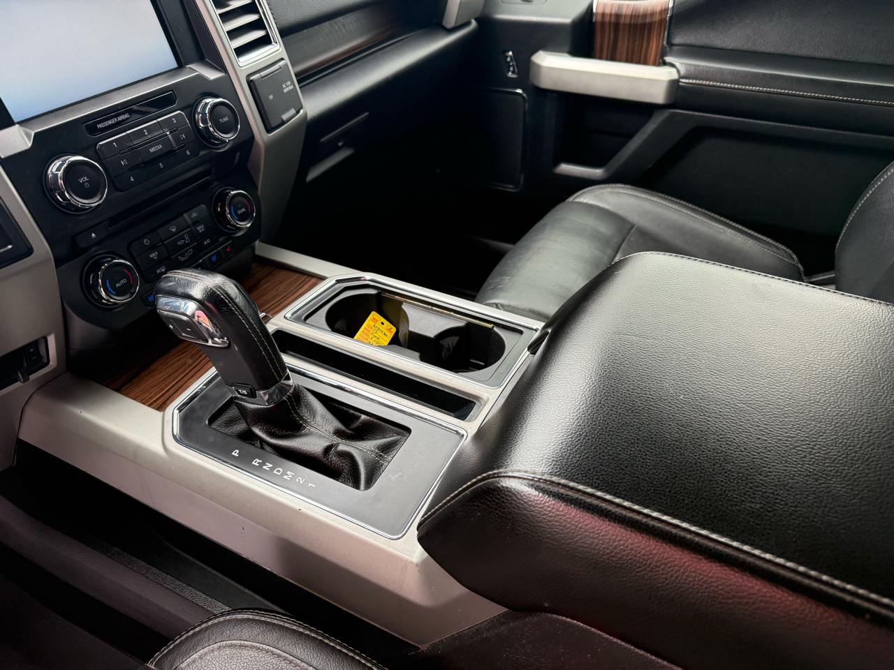 Ford F-150 4WD SuperCrew 145" Lariat 2015