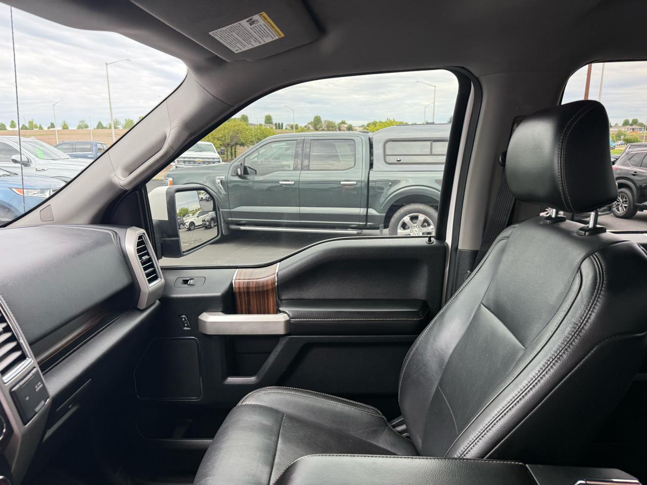 Ford F-150 4WD SuperCrew 145" Lariat 2015