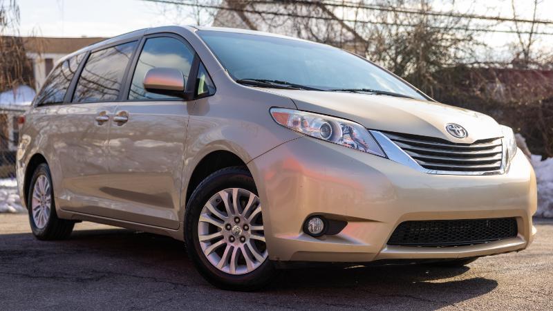 Toyota Sienna Limited 7-Pass V6 2011