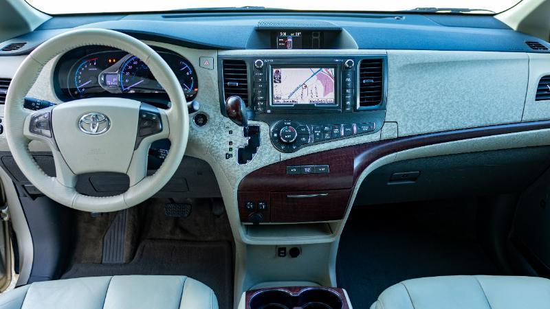 Toyota Sienna Limited 7-Pass V6 2011