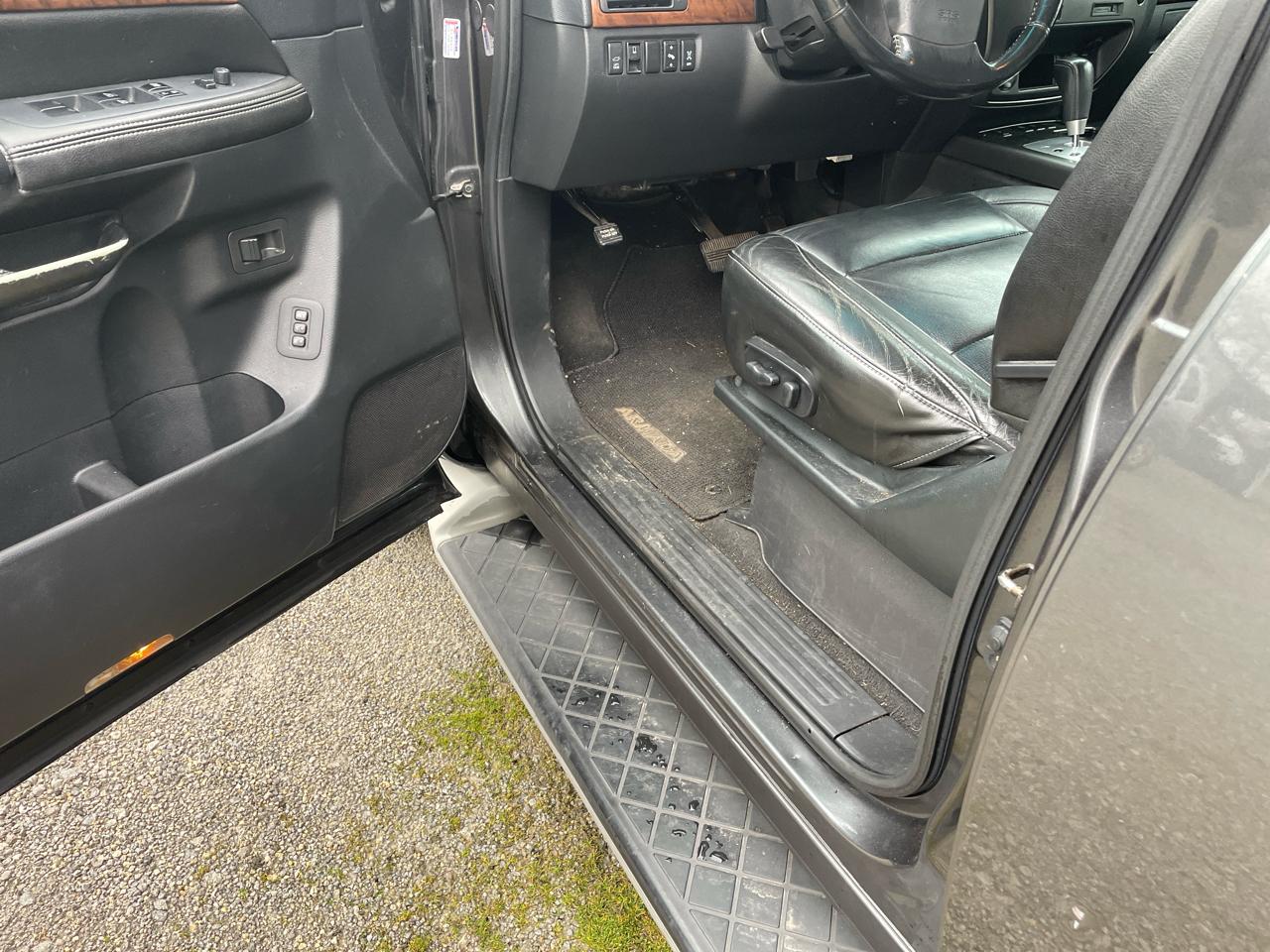 Nissan Armada SE 2WD 2010