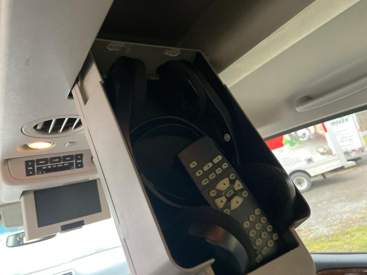 Nissan Armada SE 2WD 2010