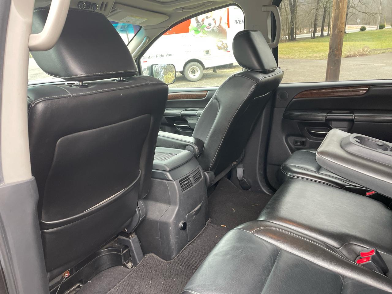 Nissan Armada SE 2WD 2010