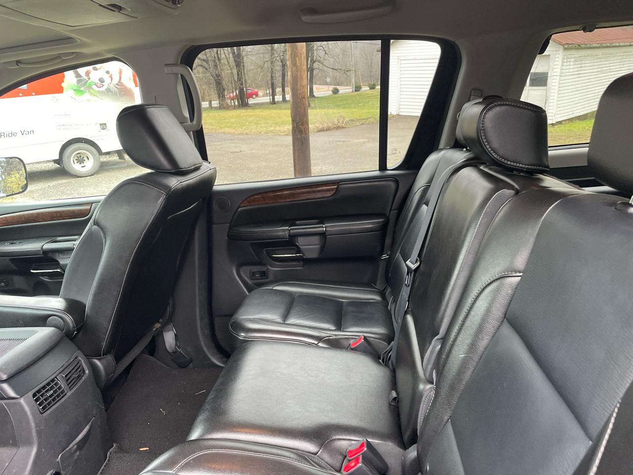 Nissan Armada SE 2WD 2010