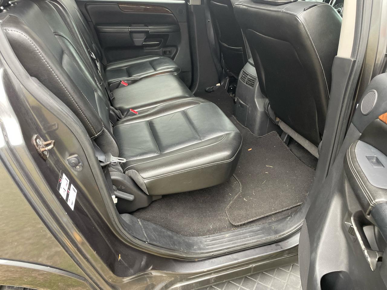 Nissan Armada SE 2WD 2010