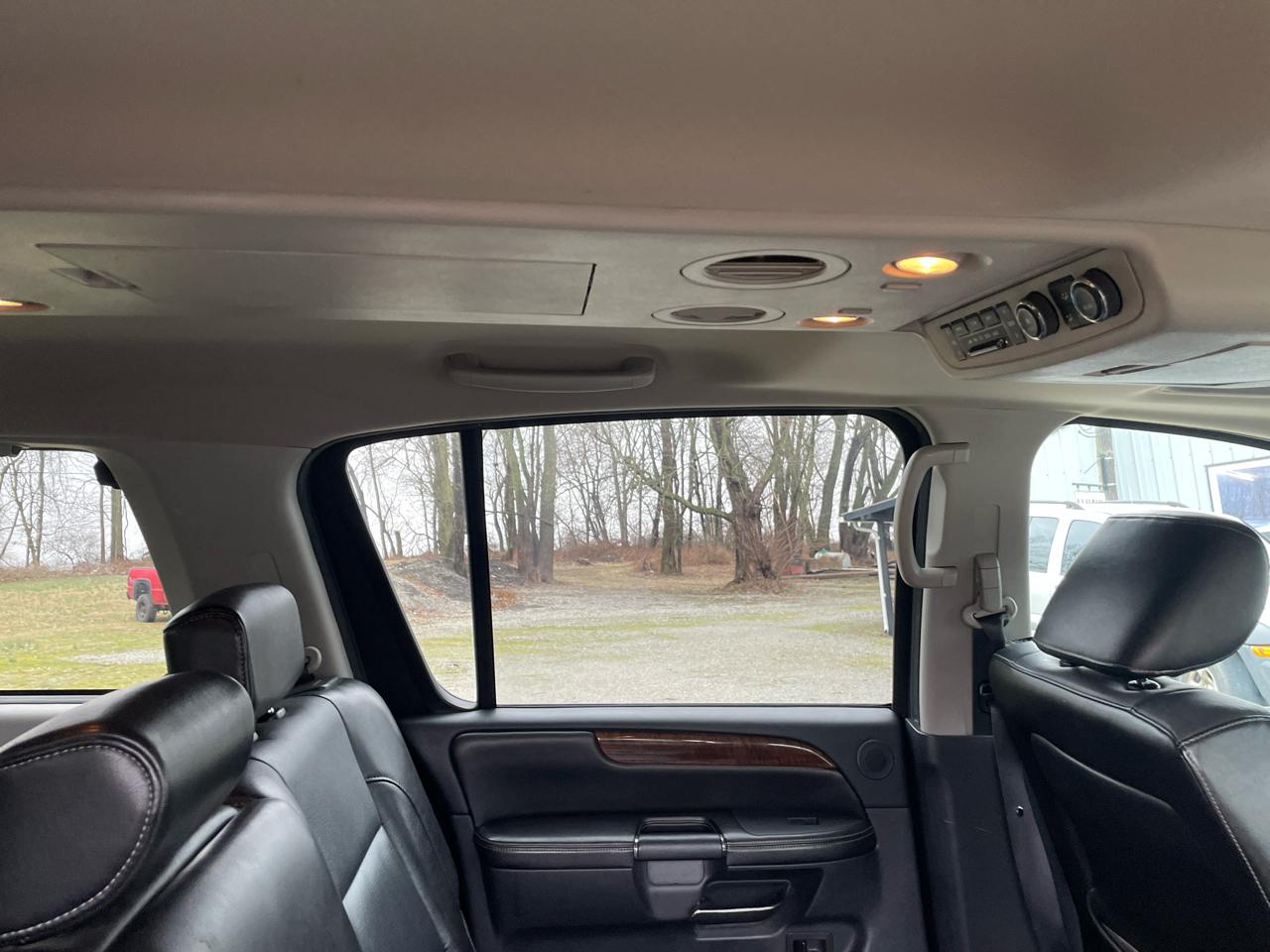 Nissan Armada SE 2WD 2010