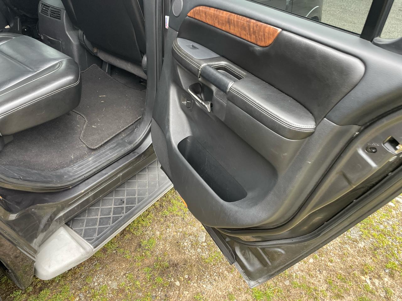 Nissan Armada SE 2WD 2010