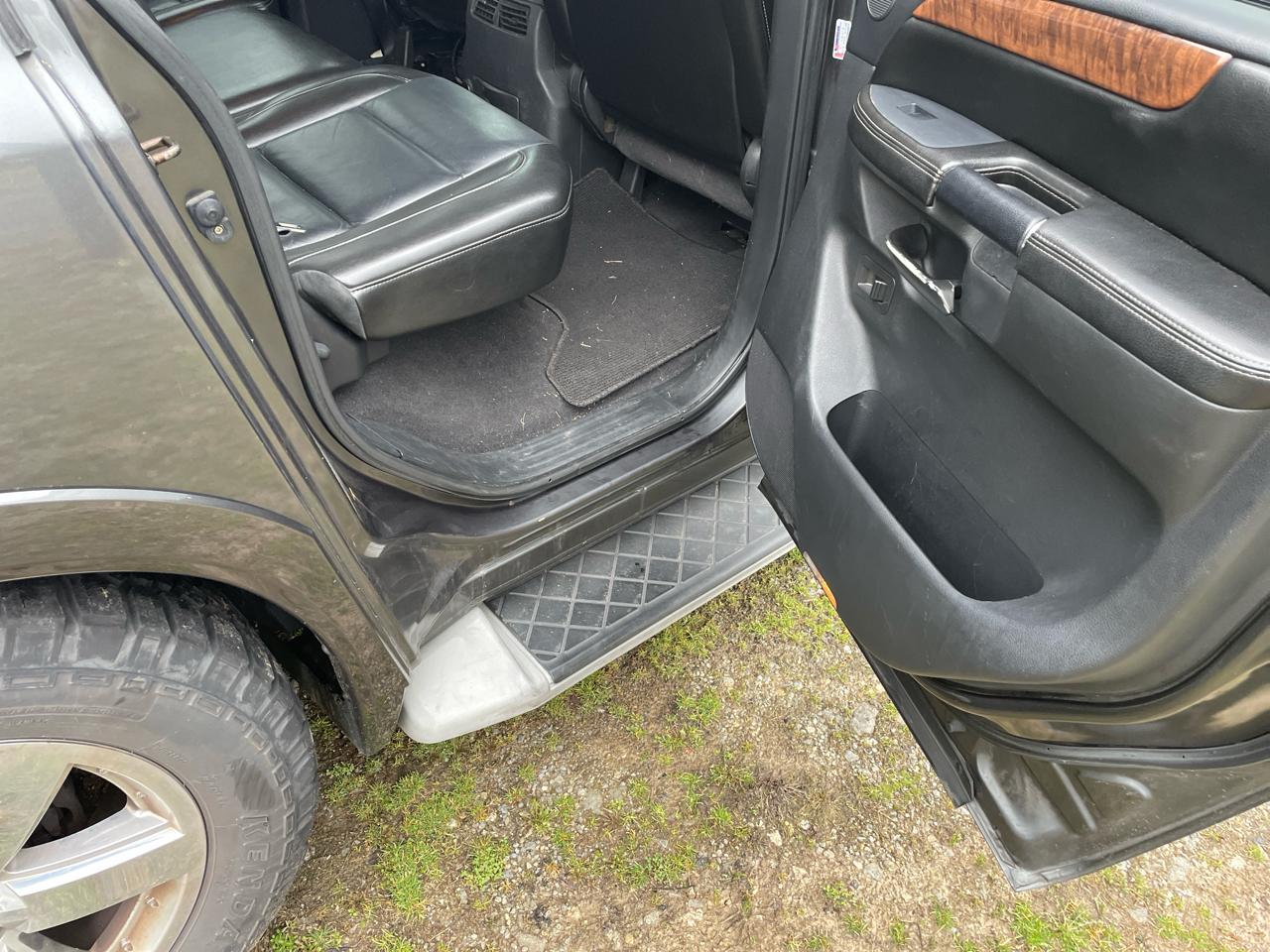 Nissan Armada SE 2WD 2010