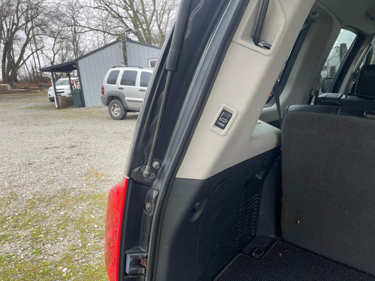 Nissan Armada SE 2WD 2010