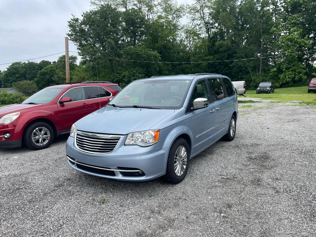 Chrysler Town & Country Touring-L 2013