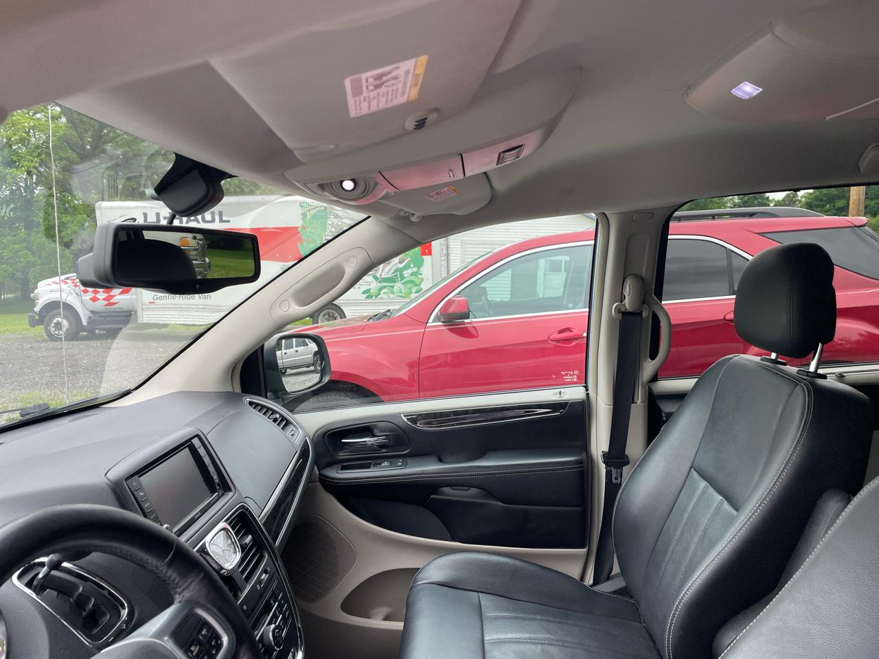 Chrysler Town & Country Touring-L 2013
