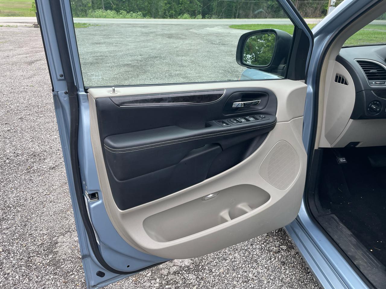 Chrysler Town & Country Touring-L 2013