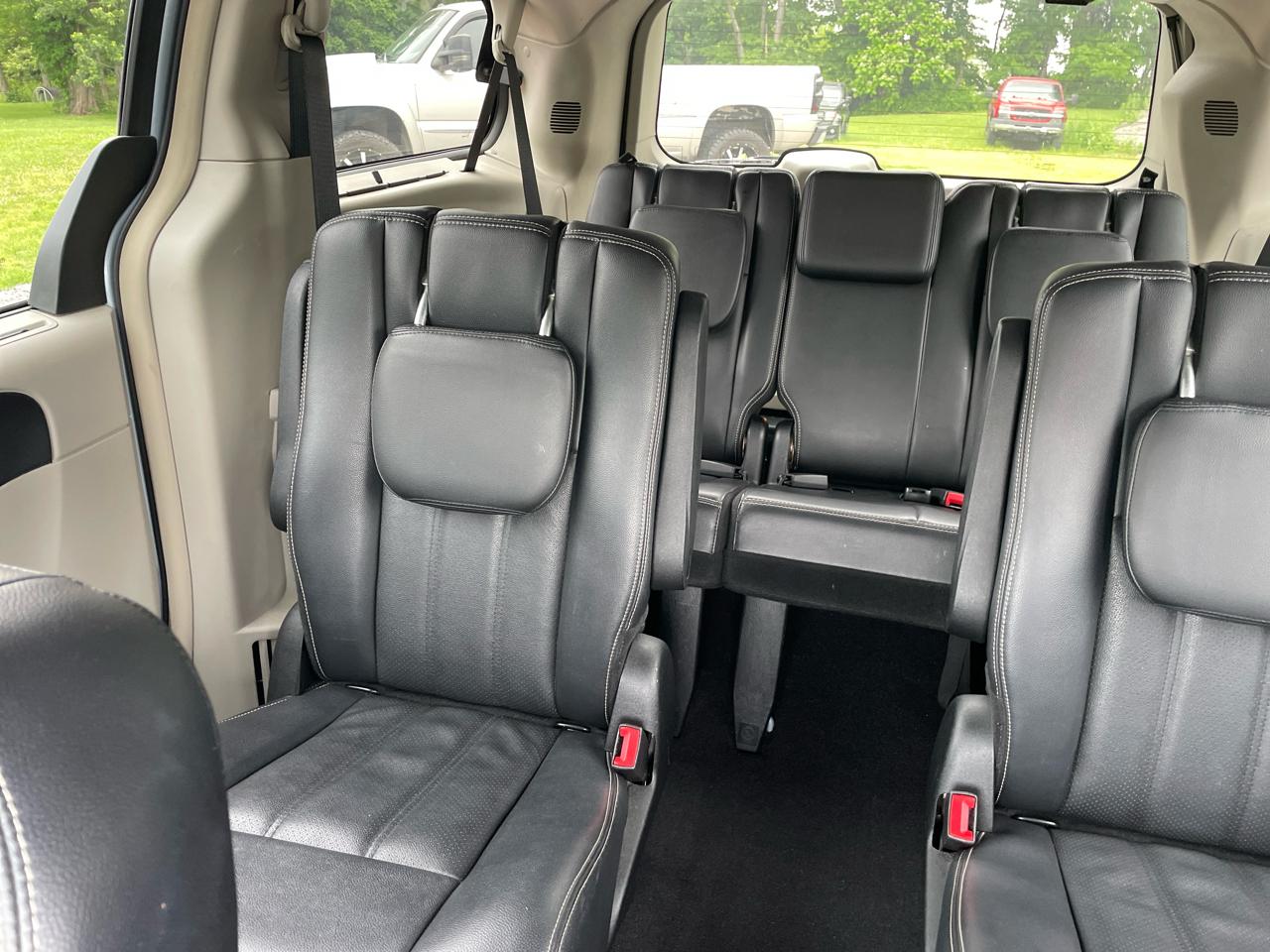 Chrysler Town & Country Touring-L 2013