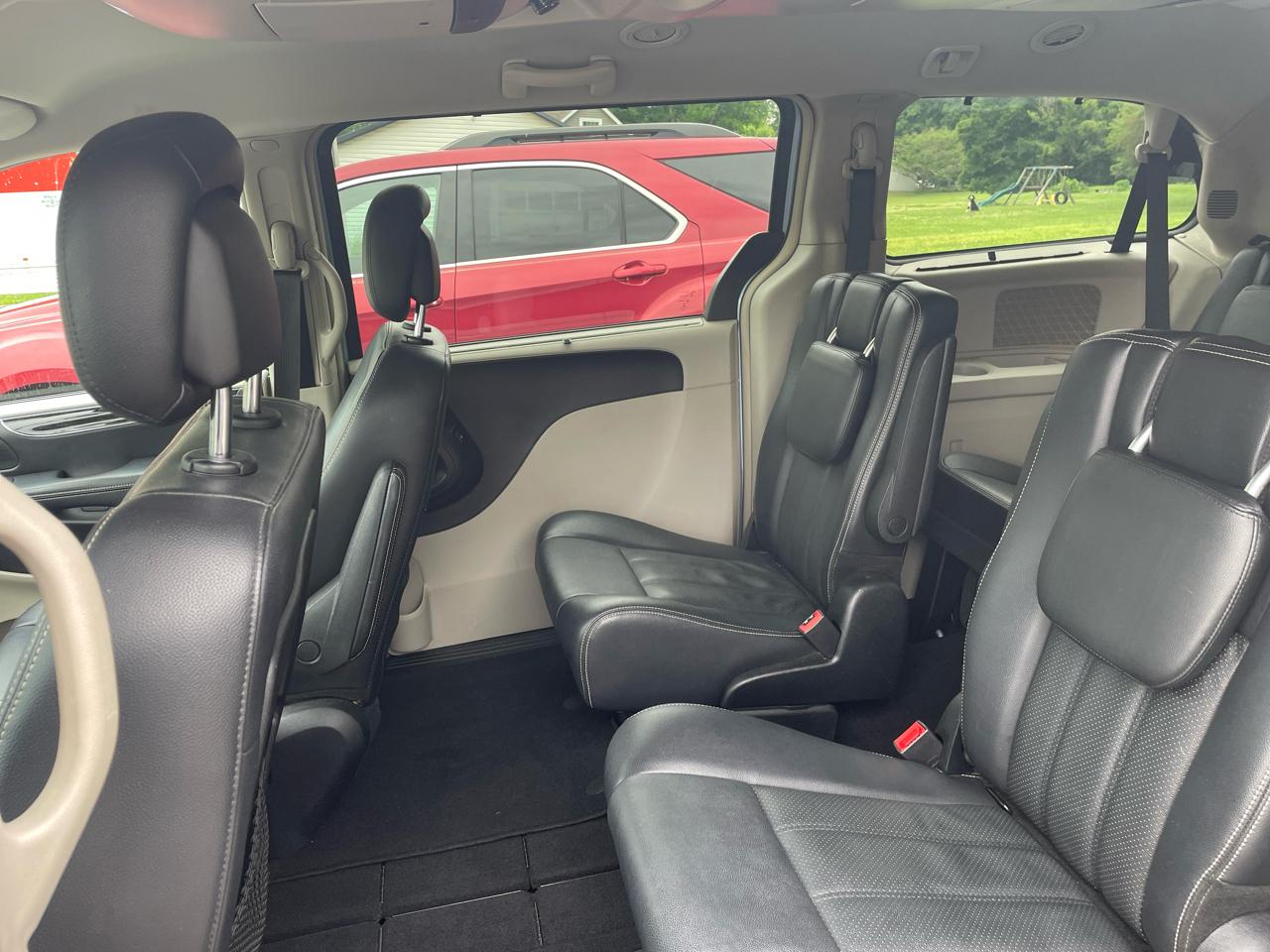 Chrysler Town & Country Touring-L 2013