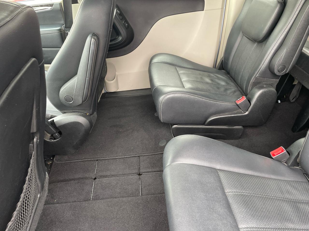 Chrysler Town & Country Touring-L 2013
