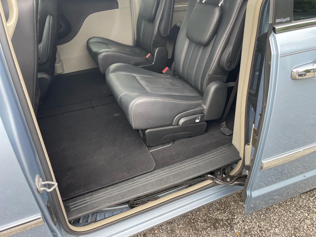 Chrysler Town & Country Touring-L 2013