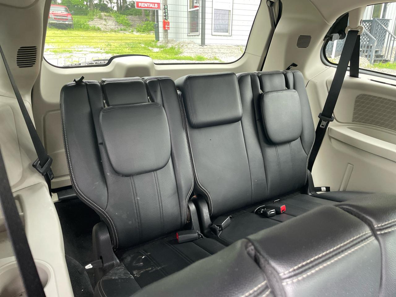 Chrysler Town & Country Touring-L 2013