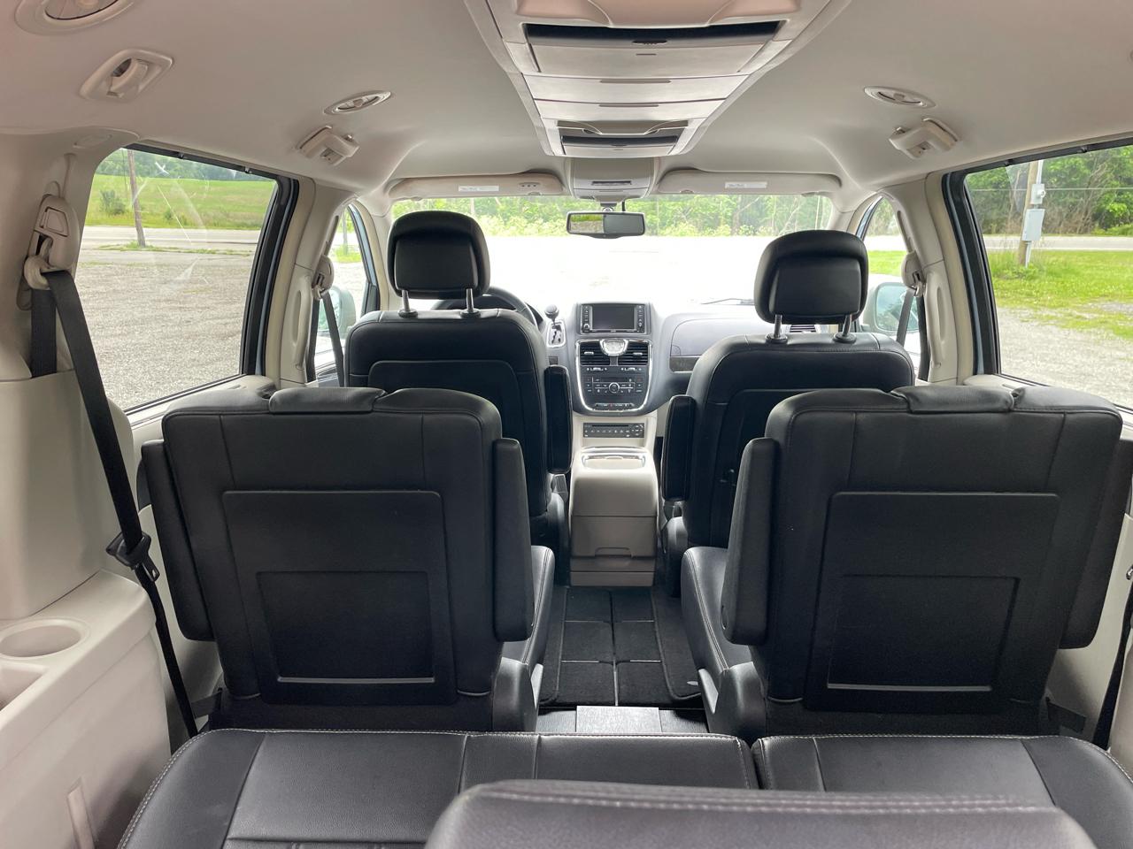 Chrysler Town & Country Touring-L 2013