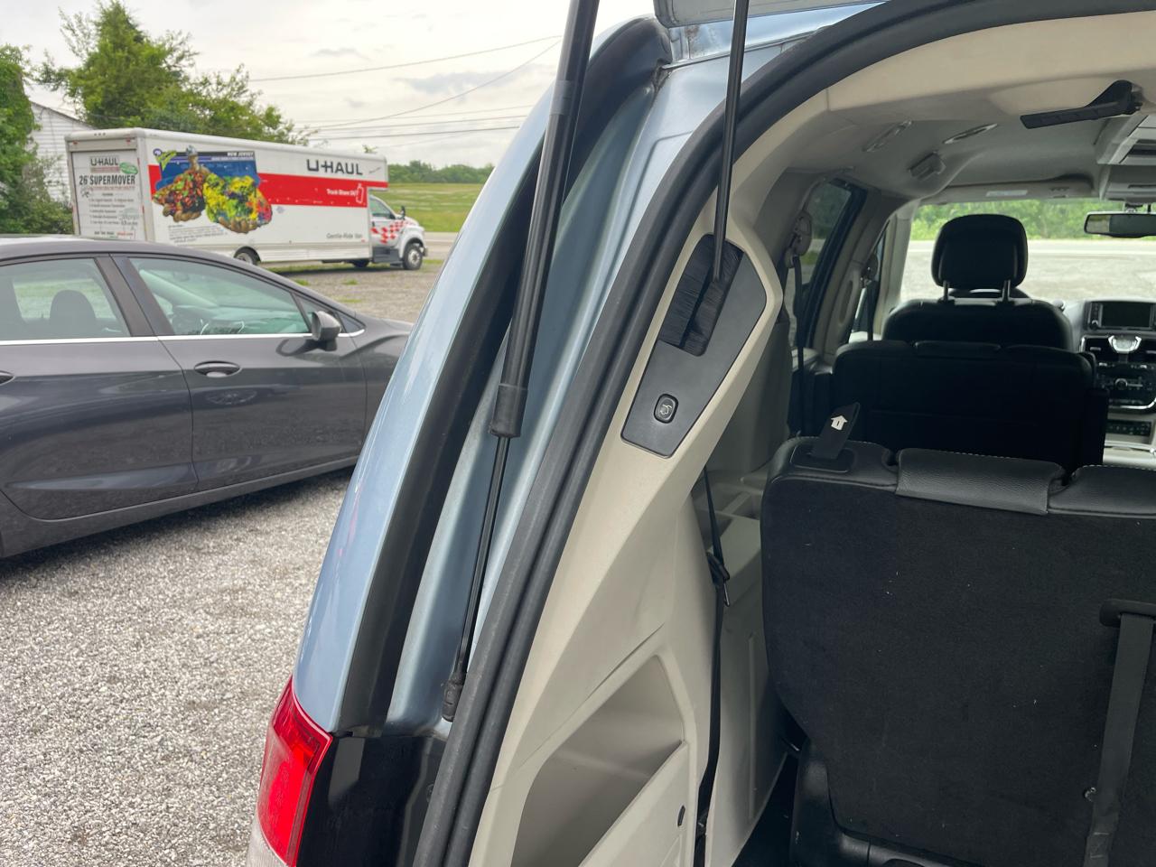 Chrysler Town & Country Touring-L 2013