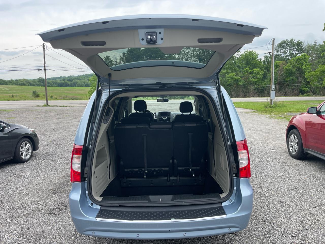 Chrysler Town & Country Touring-L 2013