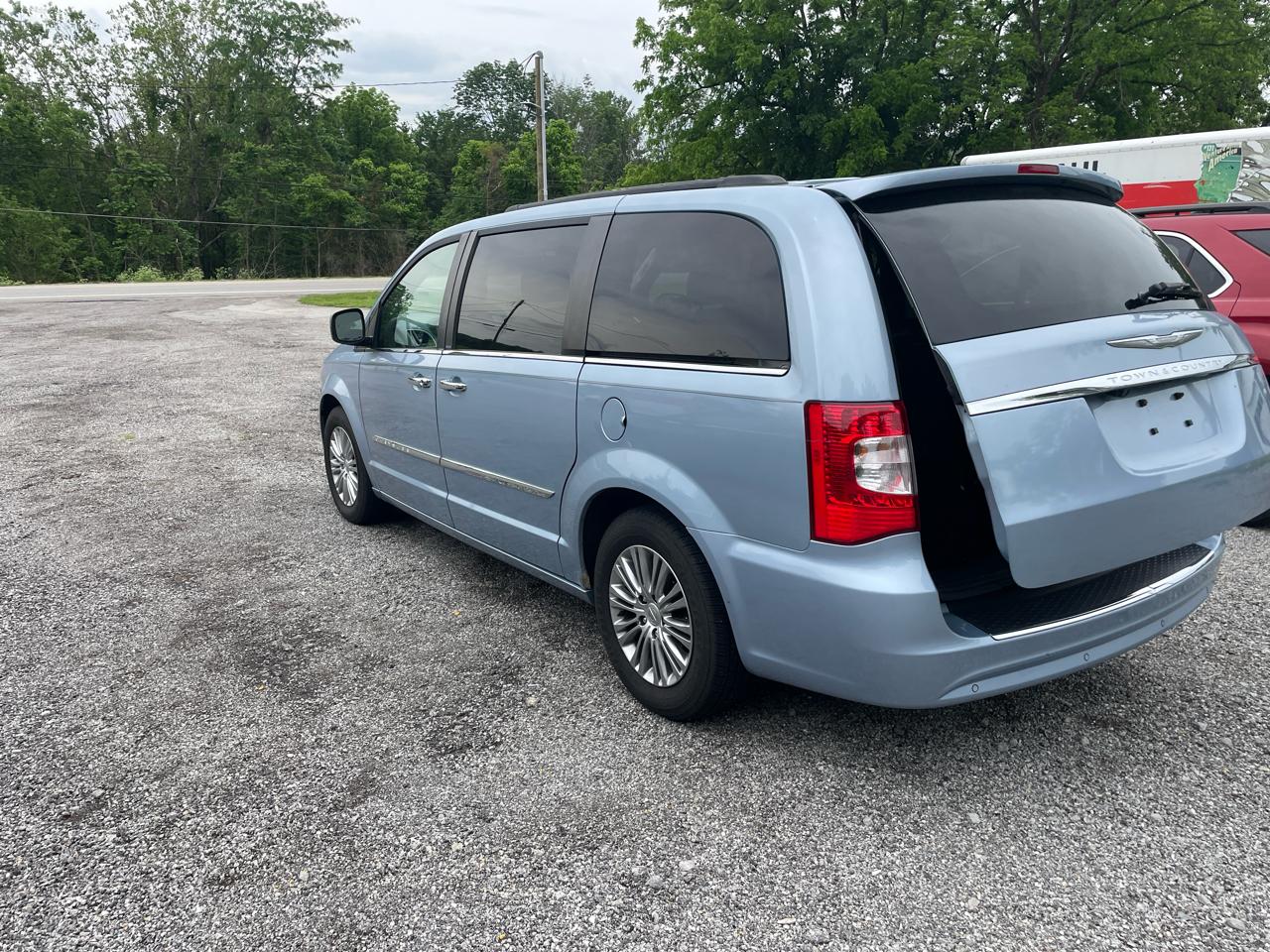 Chrysler Town & Country Touring-L 2013