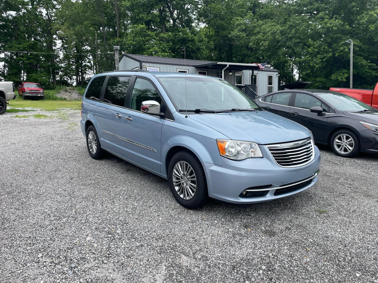 Chrysler Town & Country Touring-L 2013