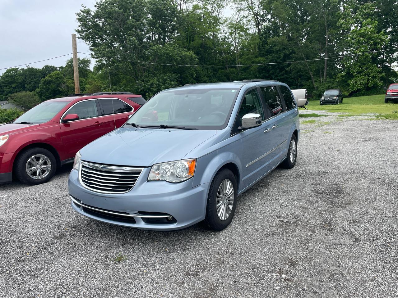 Chrysler Town & Country Touring-L 2013