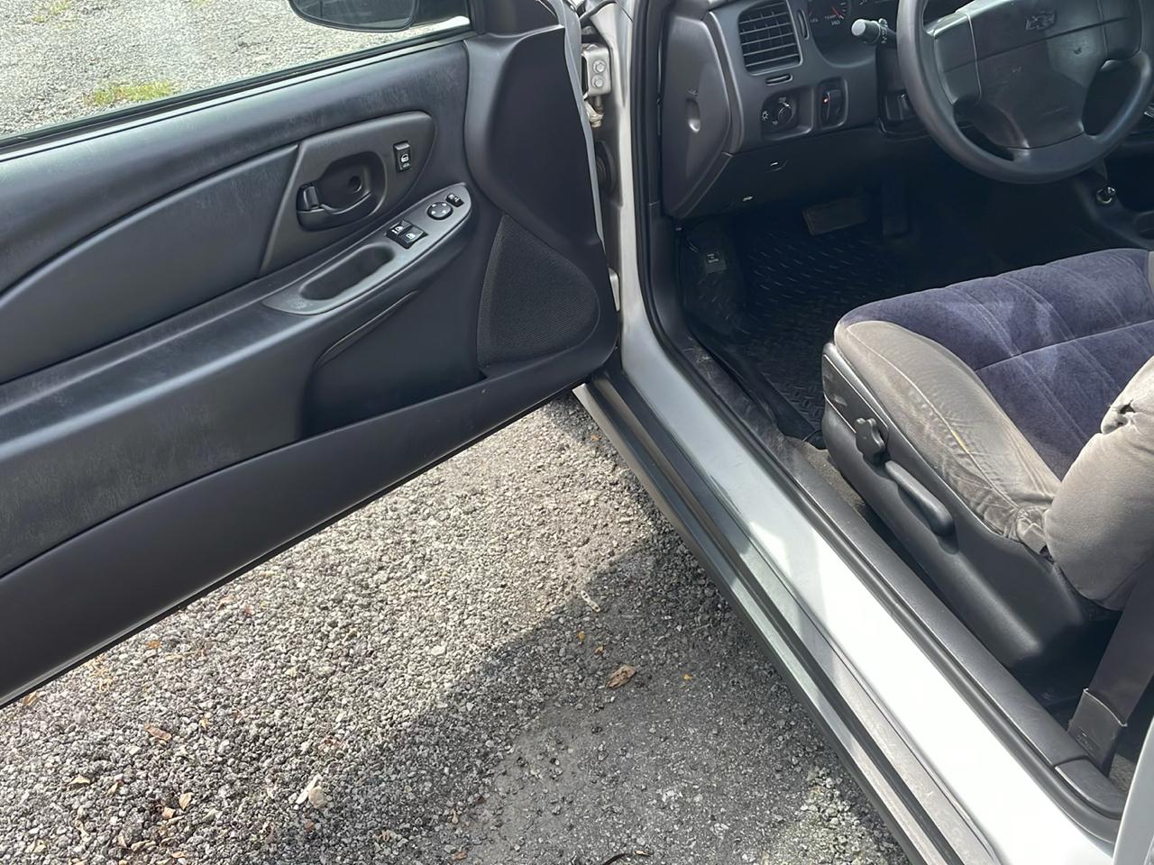 Chevrolet Monte Carlo 2dr Coupe LS 2001
