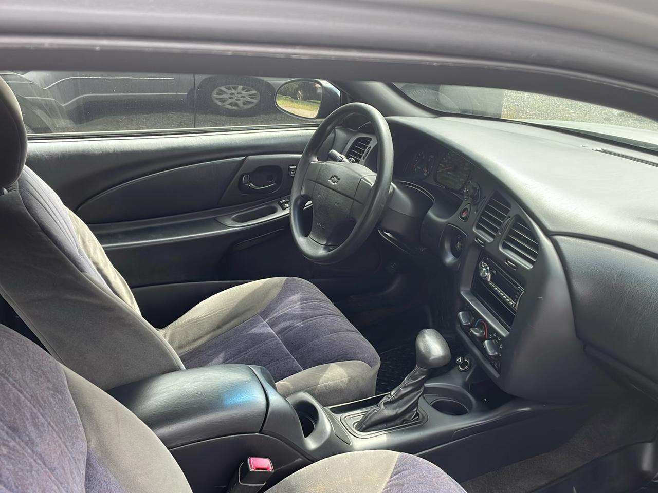 Chevrolet Monte Carlo 2dr Coupe LS 2001